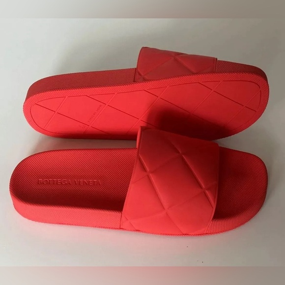BOTTEGA VENETA The Slider Intrecciato Weave Tomato Red Rubber Men Sandals EU 43